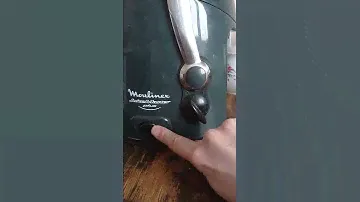 Соковыжималка гудит, но не крутит.